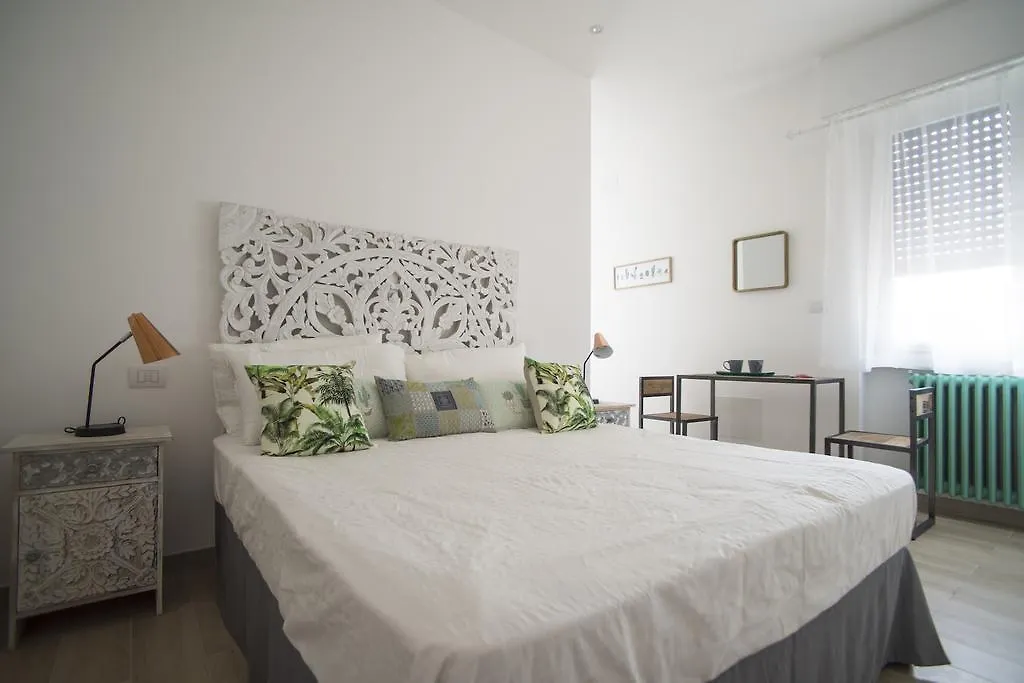 La Maison Extravagante Saronno 0*,