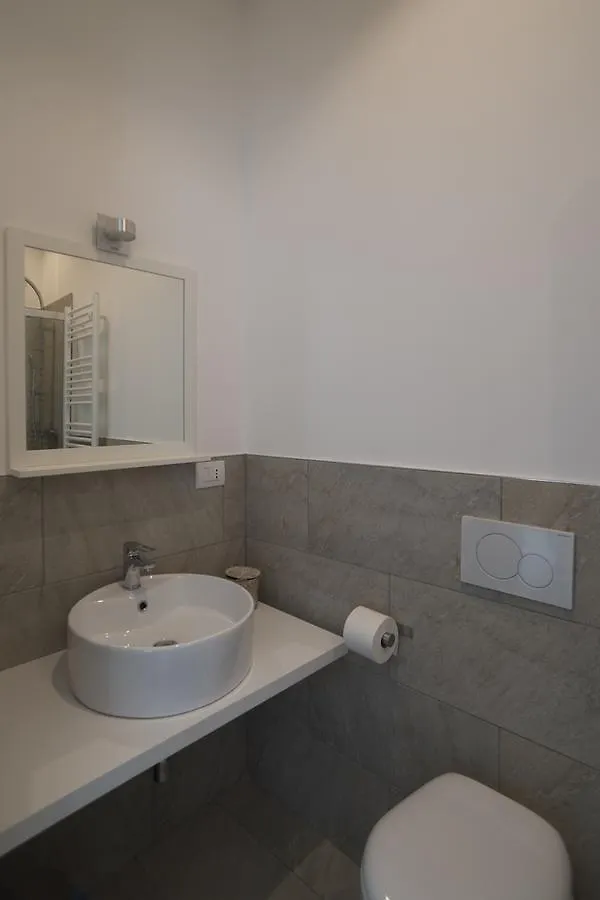 La Maison Extravagante Saronno Guest house